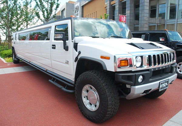 加長(zhǎng)悍馬白色